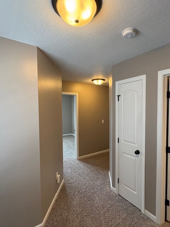Building Photo - 3 Bedroom / 3 Bath Duplex in Washington