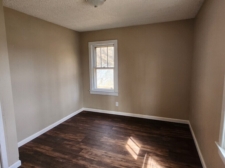 Building Photo - 2119 US-421