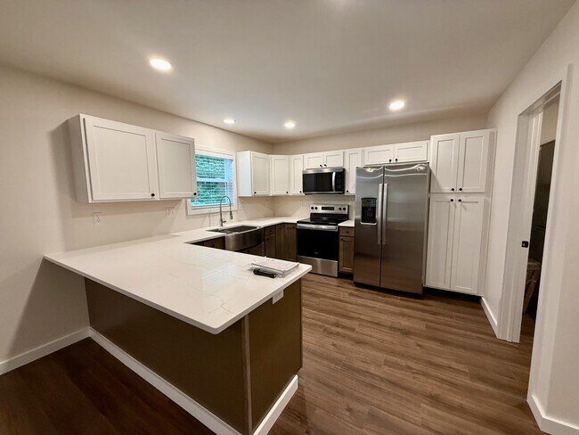 Building Photo - 137 Luke Martin Ln