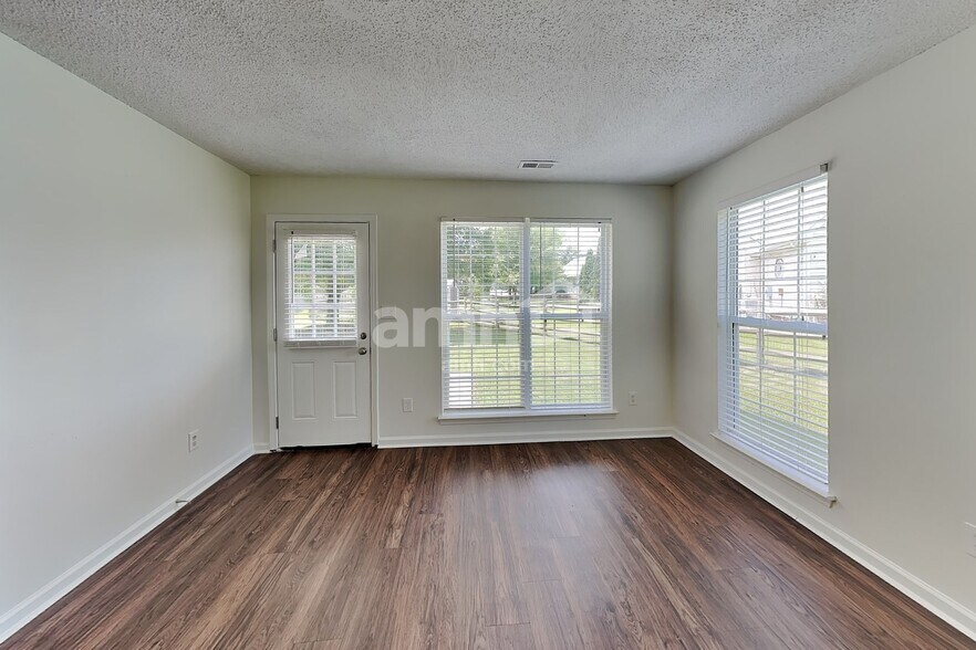 Building Photo - 1020 Ridgefield Cir