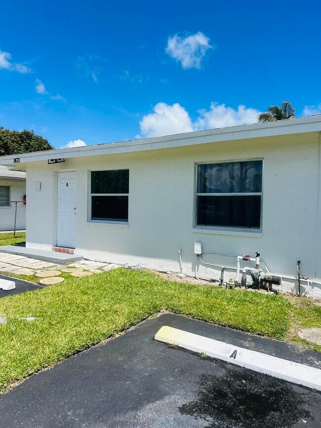 Building Photo - 1471 NW 20th St