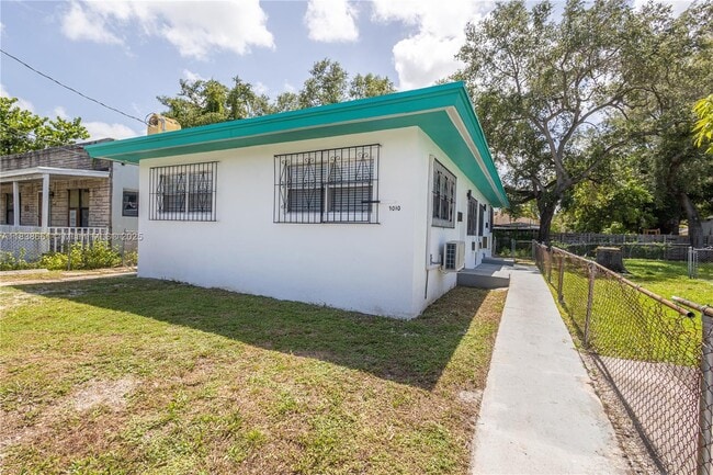 Building Photo - 7010 NW 5th Pl