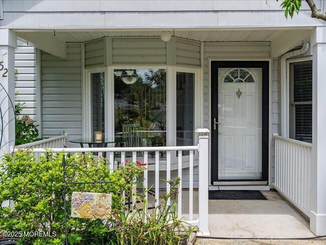 Building Photo - 552 Prospect Ave