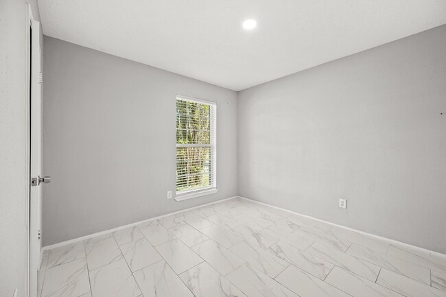 Building Photo - 13527 Montaigne Dr