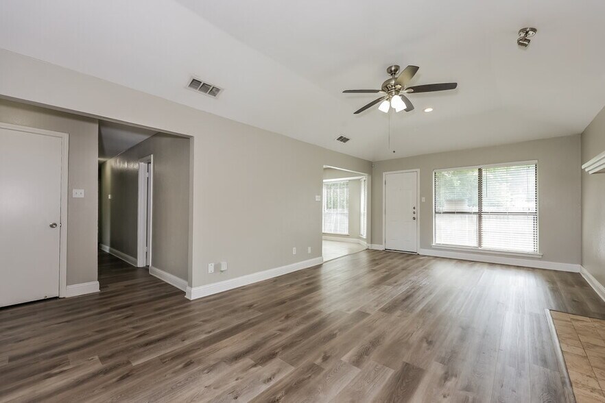 Building Photo - 7051 S Meadow Dr E