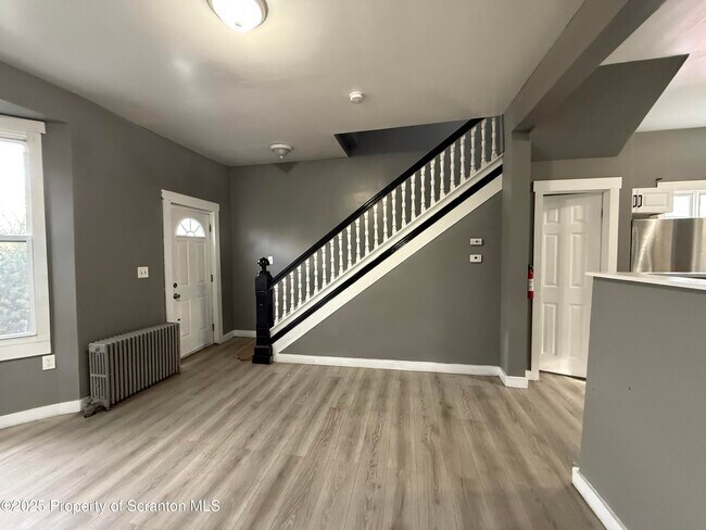 Building Photo - 2204 Golden Ave