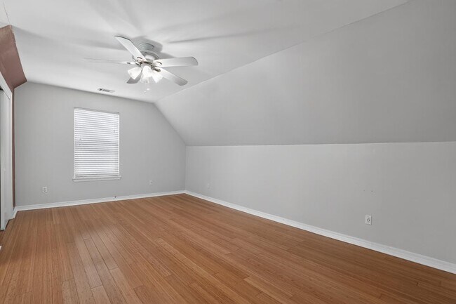 Building Photo - 402 Sandy Ridge Cir