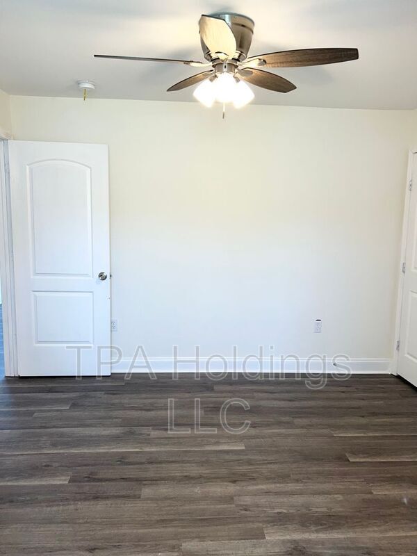 Building Photo - 43225 Creek Cir