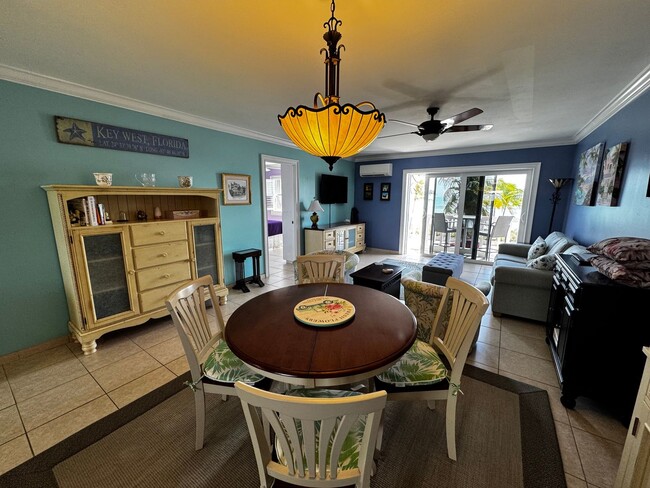 Building Photo - Oceanfront Condo!