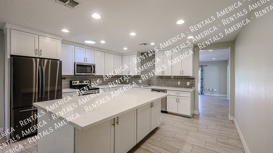 Building Photo - 3113 N 28th St