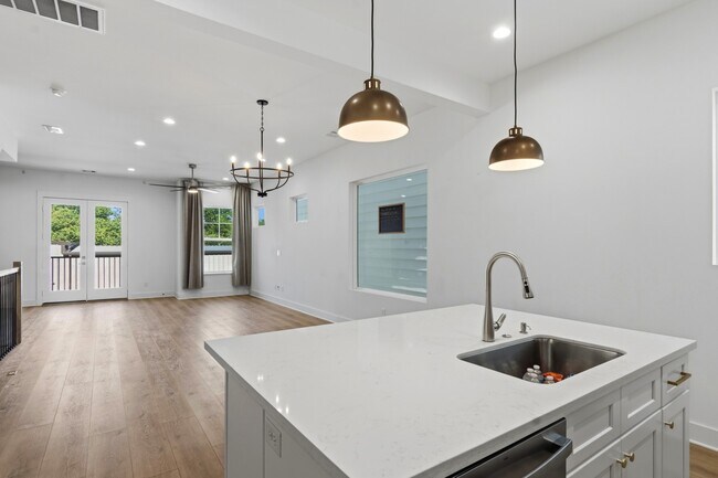 Building Photo - 2806 Versailles Oak Ln
