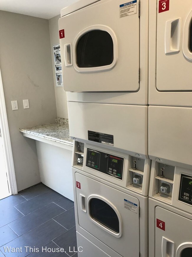 Building Photo - 3909 W Cleveland St