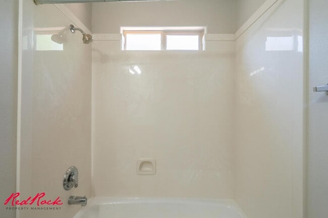 Building Photo - Partially Furnished 3 Bedroom Home with Co...
