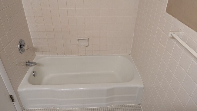 Building Photo - Beautuful 1 bed condo close to linden hills shopping, paths and the lakes!