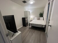 Building Photo - 7327 Sovereign Ct