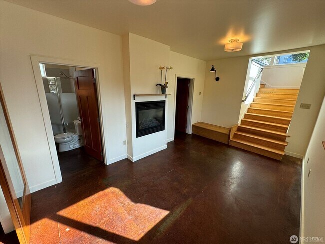 Building Photo - 3Bd/1.75Ba Seattle House