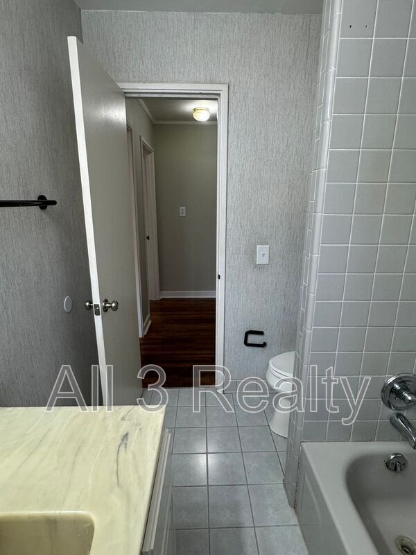 Building Photo - 4259 Hickory Dr