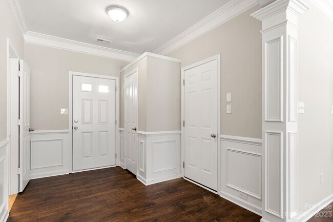 Building Photo - 3808 Herkimer Dr