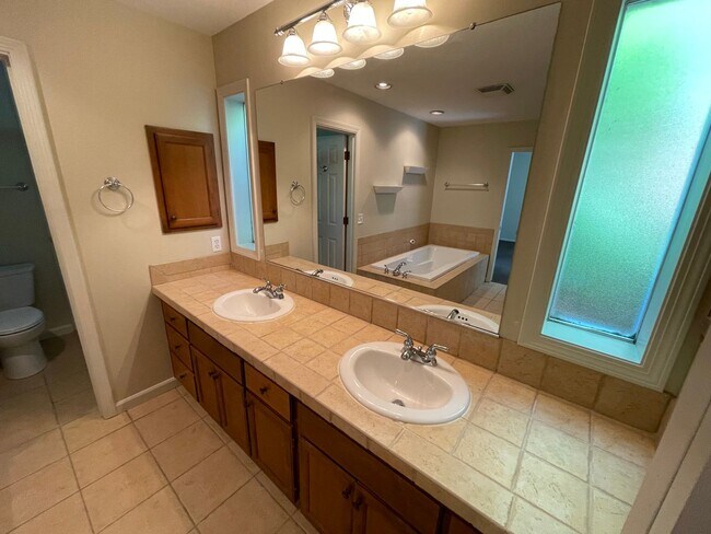 Building Photo - Fantastic 3 Bed/2 Bath Single Family Home on Blackburn St.