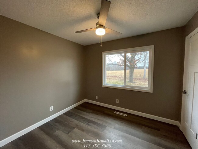 Building Photo - Newly Remodeled 3BR/2BA