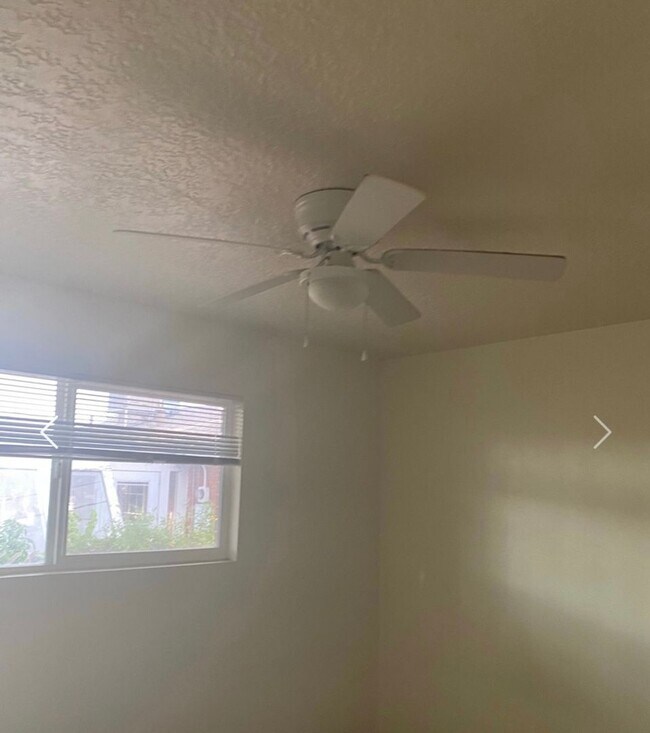 Building Photo - 2BR/1BA Unit with Garage in Popular NE heights Location