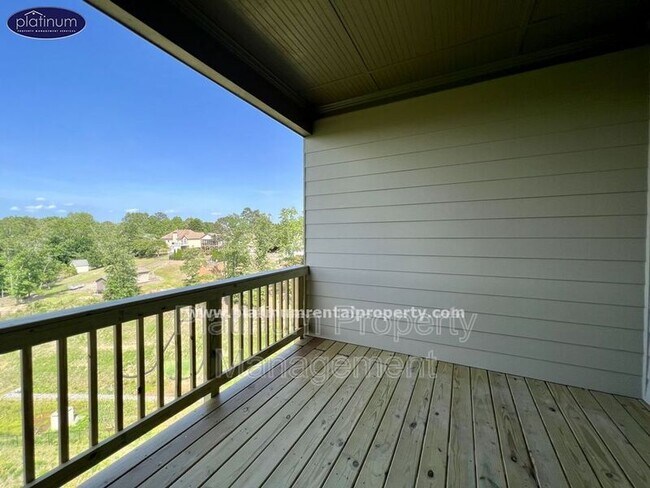 Building Photo - 2360 Manor Pointe Dr