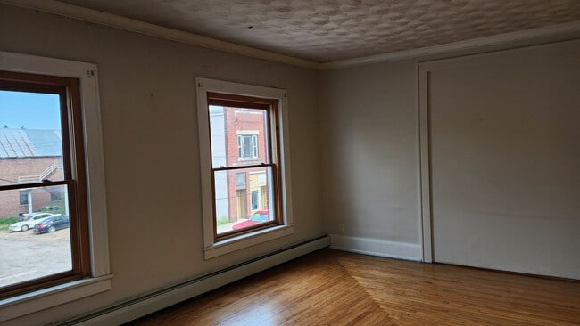 Building Photo - Large 4-5 Bedroom on Historic Main Street in Salamanca NY! Available Now!