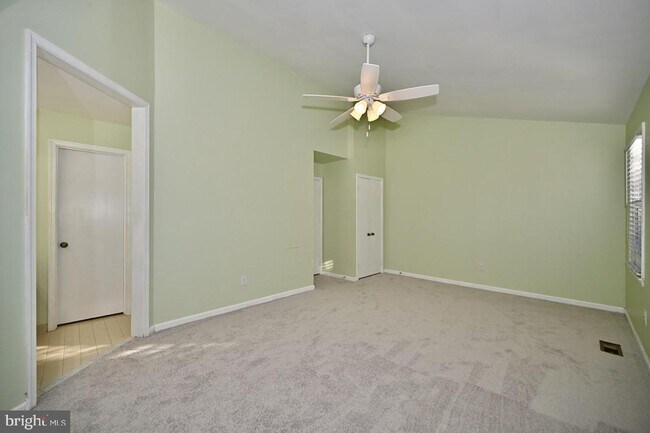 Building Photo - Beautiful, freshly updated townhome with a contemporary feel in the Wootton high school district!