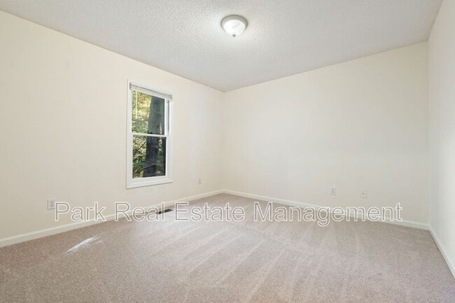 Building Photo - 121 Westview Dr