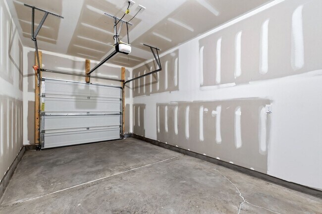 Building Photo - 109 Blue Melody Ave