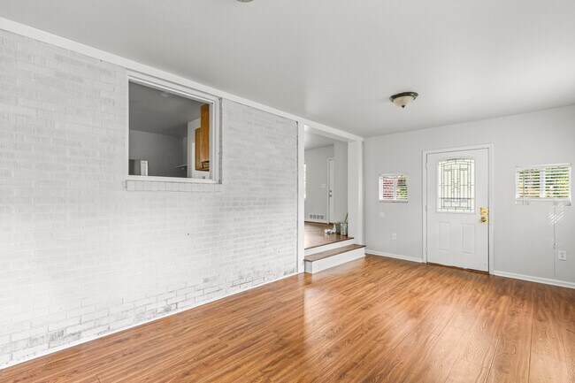 Building Photo - 2788 Lancaster Dr