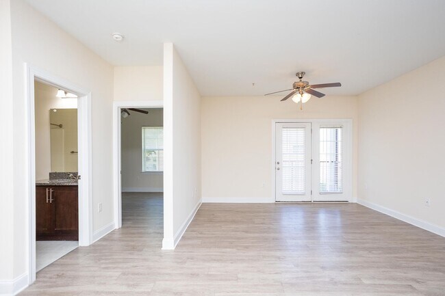 Building Photo - 161 Howard Ln