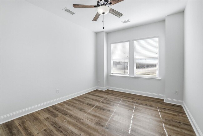 Building Photo - 201 Ursaline St