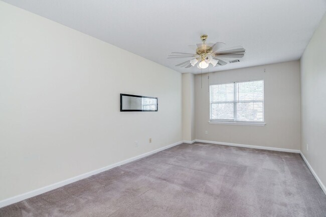 Building Photo - 2545 Carriage Creek