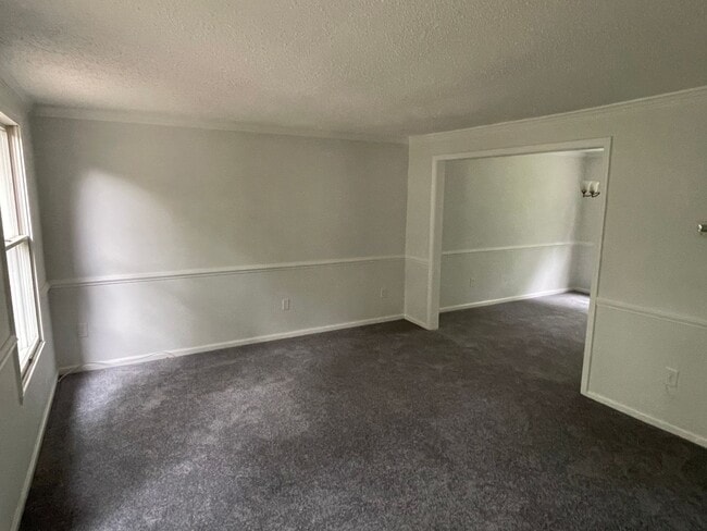 Building Photo - Spacious Chesterfield 2 Story