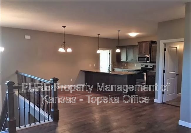 Building Photo - 4423 SE Gemstone Ln