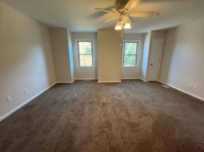 Building Photo - 713 Chimney Hill Ln