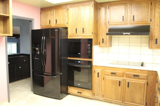 Building Photo - Unique Bakersfield Home for Rent Bakersfiled Country Club