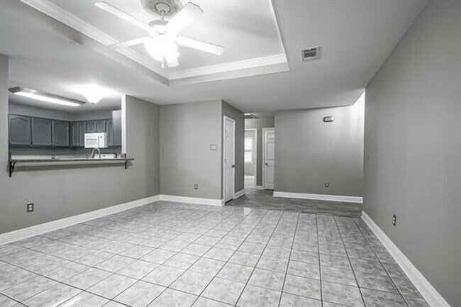 Building Photo - Lovely updated home in Suncrest Subdivision