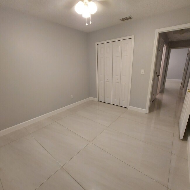 Building Photo - 4722 Fireside Dr