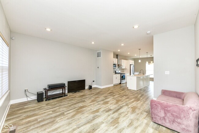 Building Photo - 2579 Filson St