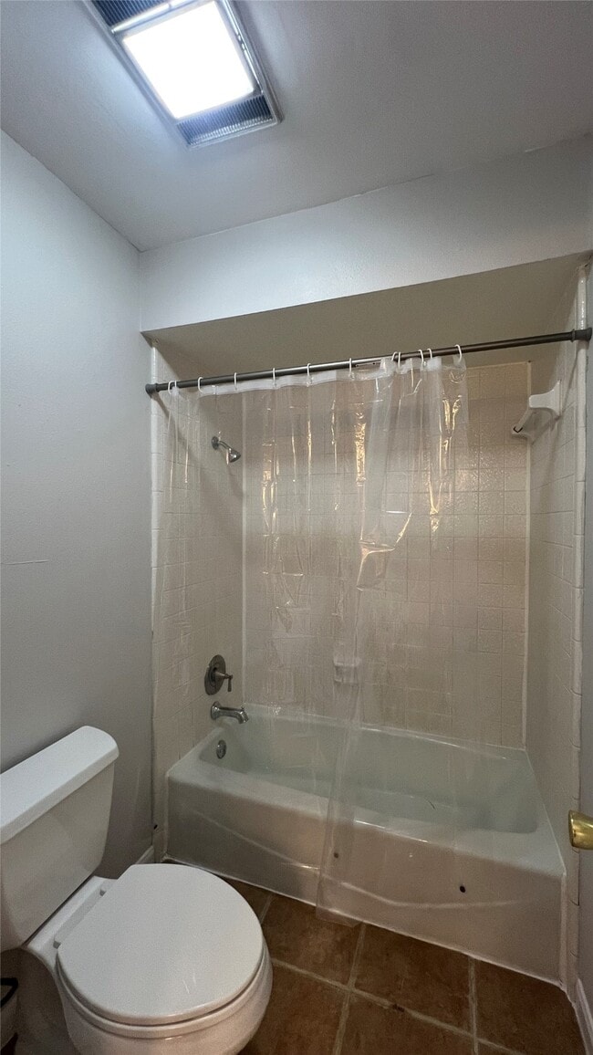 Building Photo - 1806 Cedar Dr