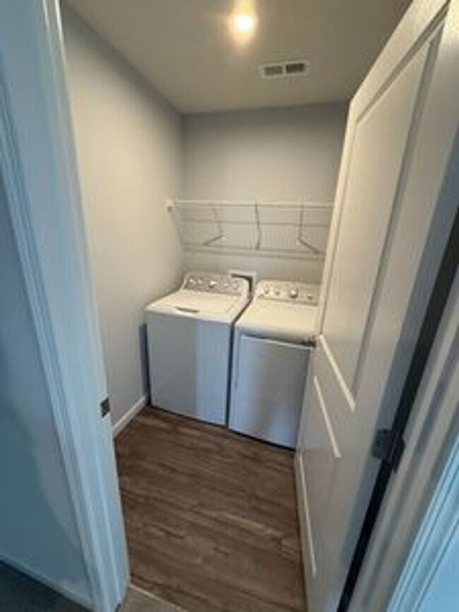 Building Photo - Beautiful 4 Bedroom Home for Rent