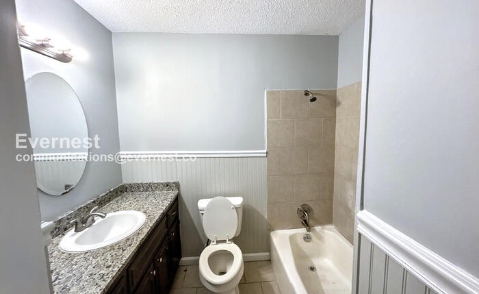 Building Photo - 1437 Highland Dr