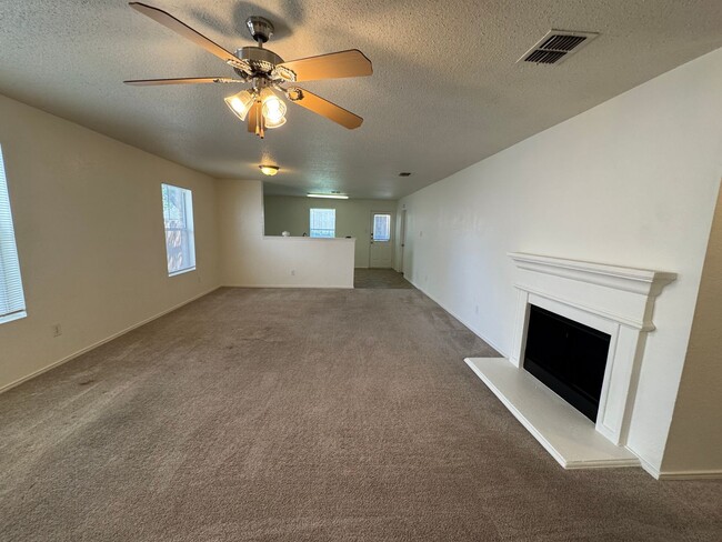 Building Photo - Nice Single Story in Saginaw Area