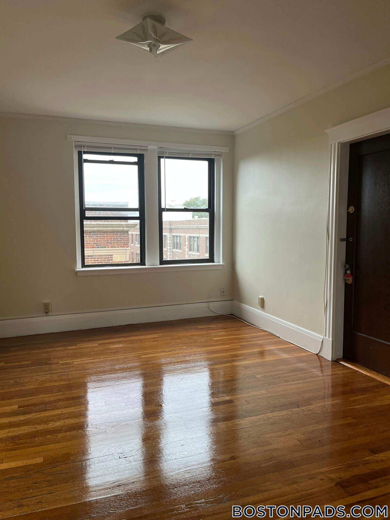 Building Photo - 349 Pleasant St