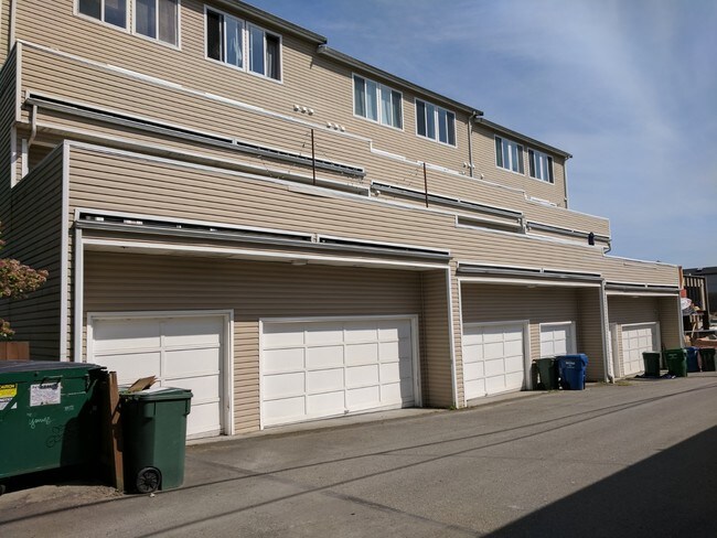 Building Photo - 3837 Aurora Ave N