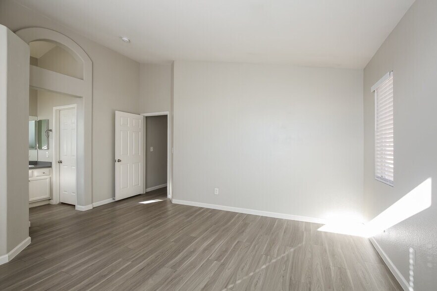 Building Photo - 511 Shallow Mist Ct