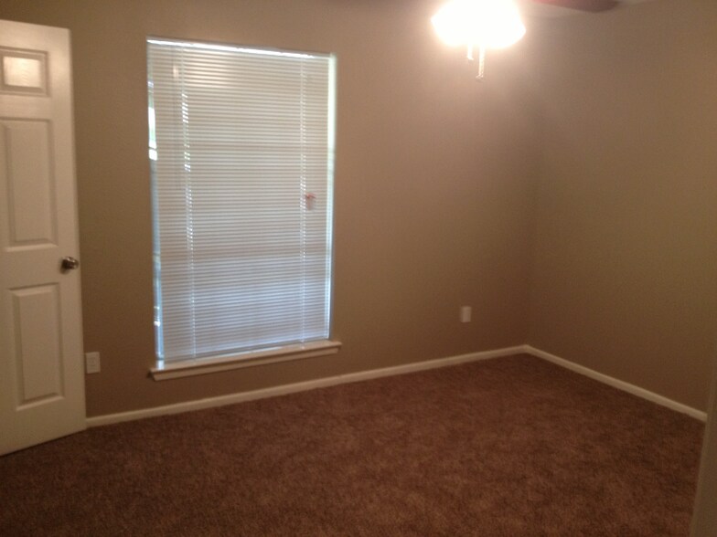 Building Photo - 2315 Warm Springs Rd