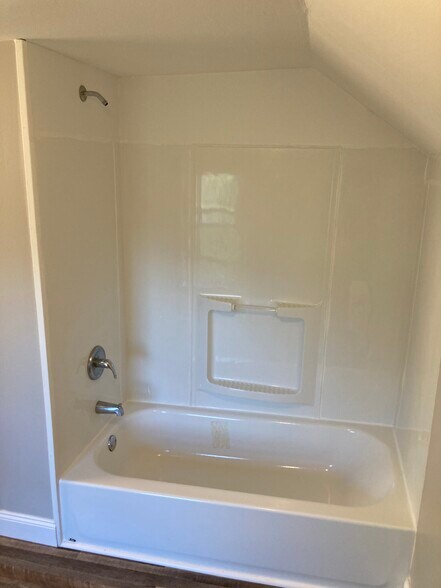 Building Photo - 116 Chestnut St